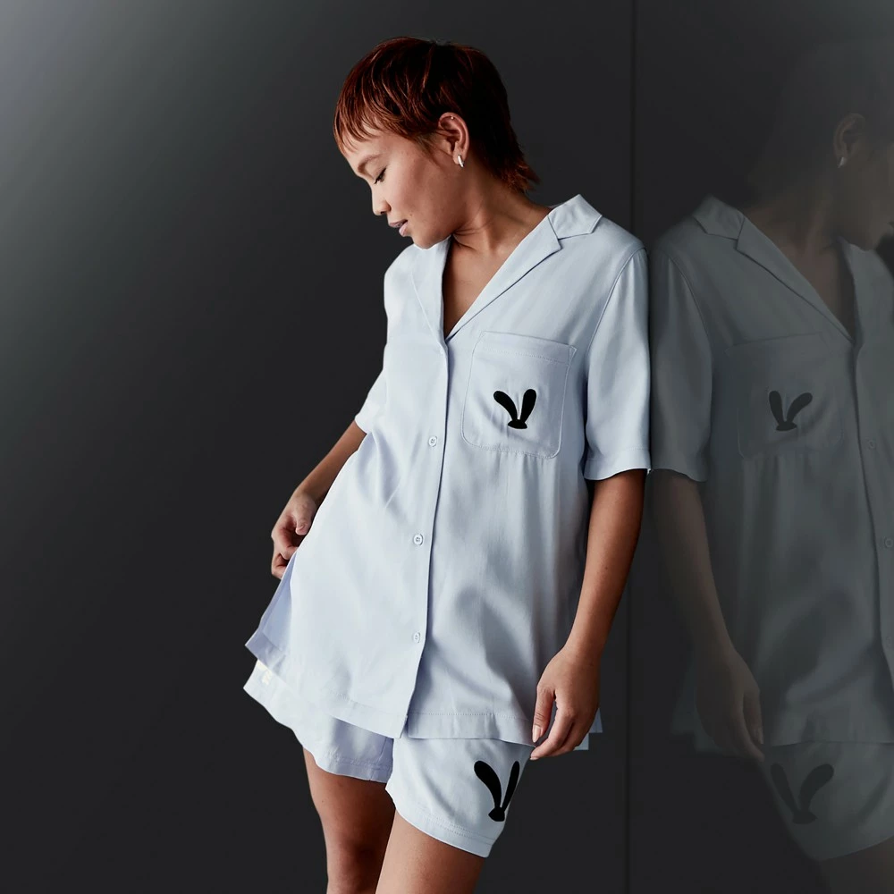 Chemise Tissée Oswald Le Lapin Chanceux Disney100 Pour Femmes 2 Chemise Tissée Oswald Le Lapin Chanceux Disney100 Pour Femmes – Image 2