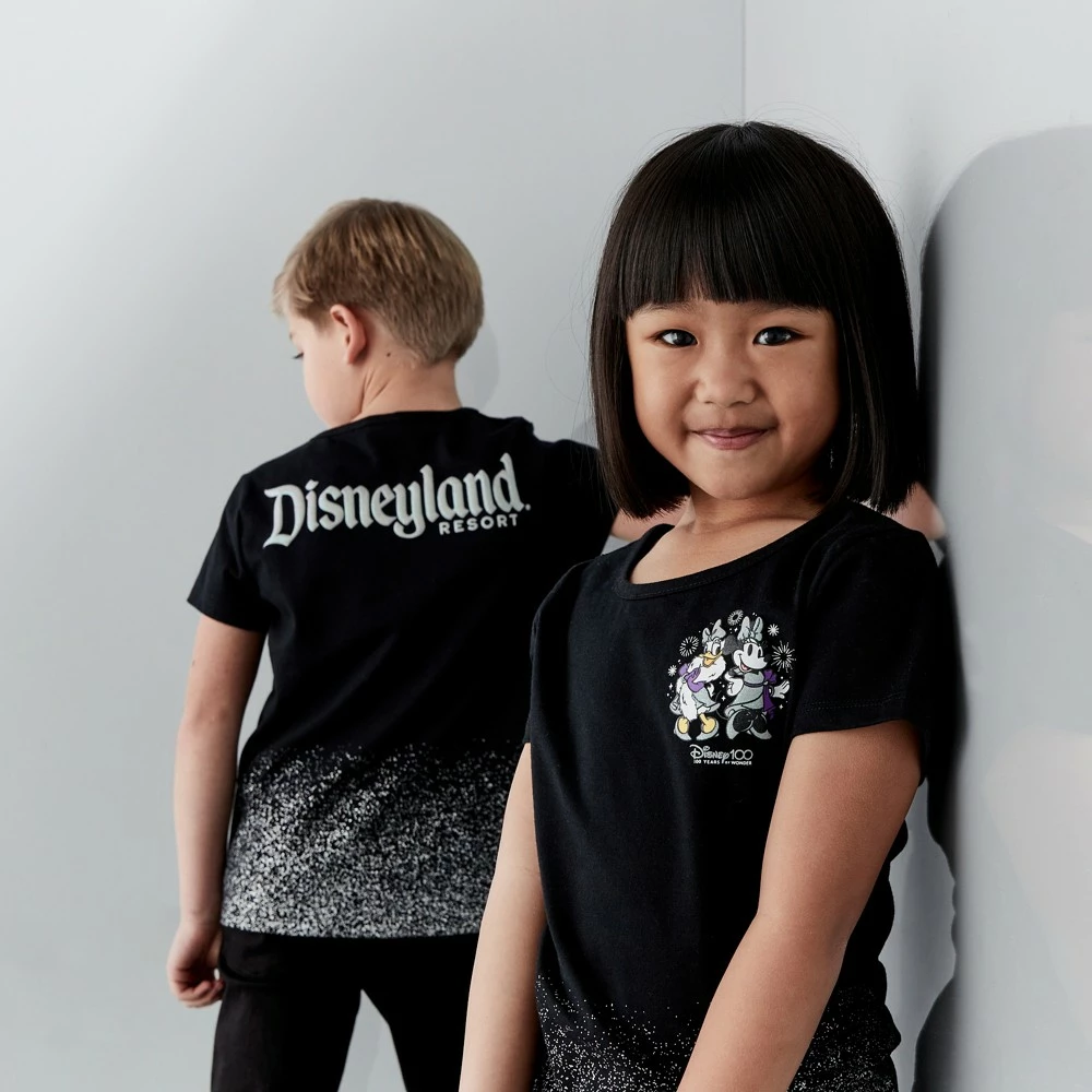 T-shirt Minnie Et Daisy Disney100 Celebration Pour Enfants 3 T-shirt Minnie Et Daisy Disney100 Celebration Pour Enfants – Image 3