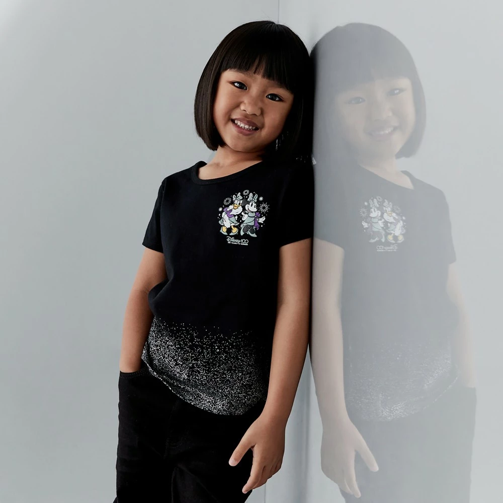T-shirt Minnie Et Daisy Disney100 Celebration Pour Enfants 4 T-shirt Minnie Et Daisy Disney100 Celebration Pour Enfants – Image 4
