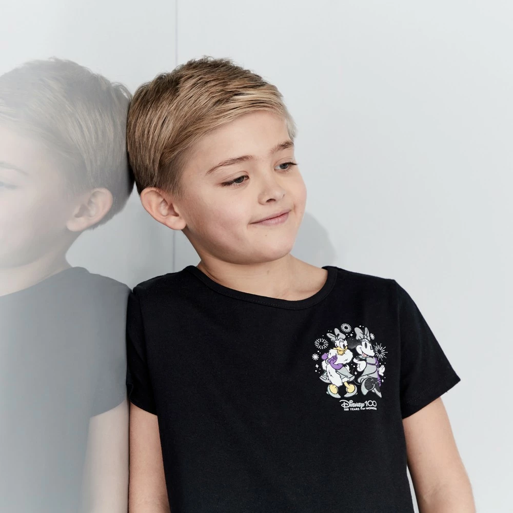 T-shirt Minnie Et Daisy Disney100 Celebration Pour Enfants 5 T-shirt Minnie Et Daisy Disney100 Celebration Pour Enfants – Image 5