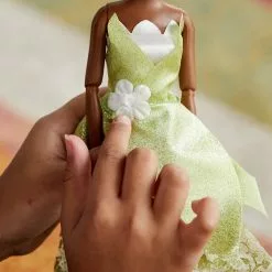 Disney Store Poupée Classique Tiana, La Princesse Et La Grenouille 9 Disney Store Poupée Classique Tiana, La Princesse Et La Grenouille -Disney Store 460011778068 3