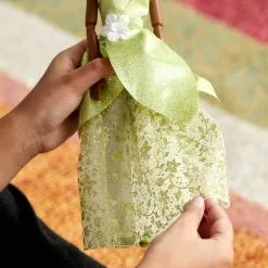 Disney Store Poupée Classique Tiana, La Princesse Et La Grenouille 10 Disney Store Poupée Classique Tiana, La Princesse Et La Grenouille -Disney Store 460011778068 4