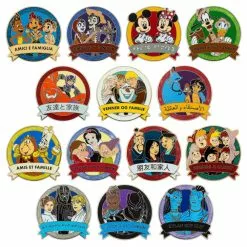Disney Store Disney One Family Ensemble De Pin's Mystère "Friends And Family" Multilingue