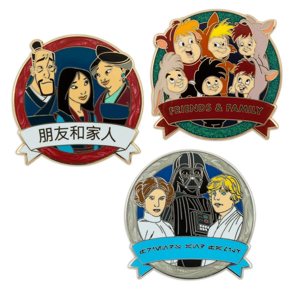 Disney Store Disney One Family Ensemble De Pin's Mystère "Friends And Family" Multilingue 5 Disney Store Disney One Family Ensemble De Pin's Mystère "Friends And Family" Multilingue – Image 5
